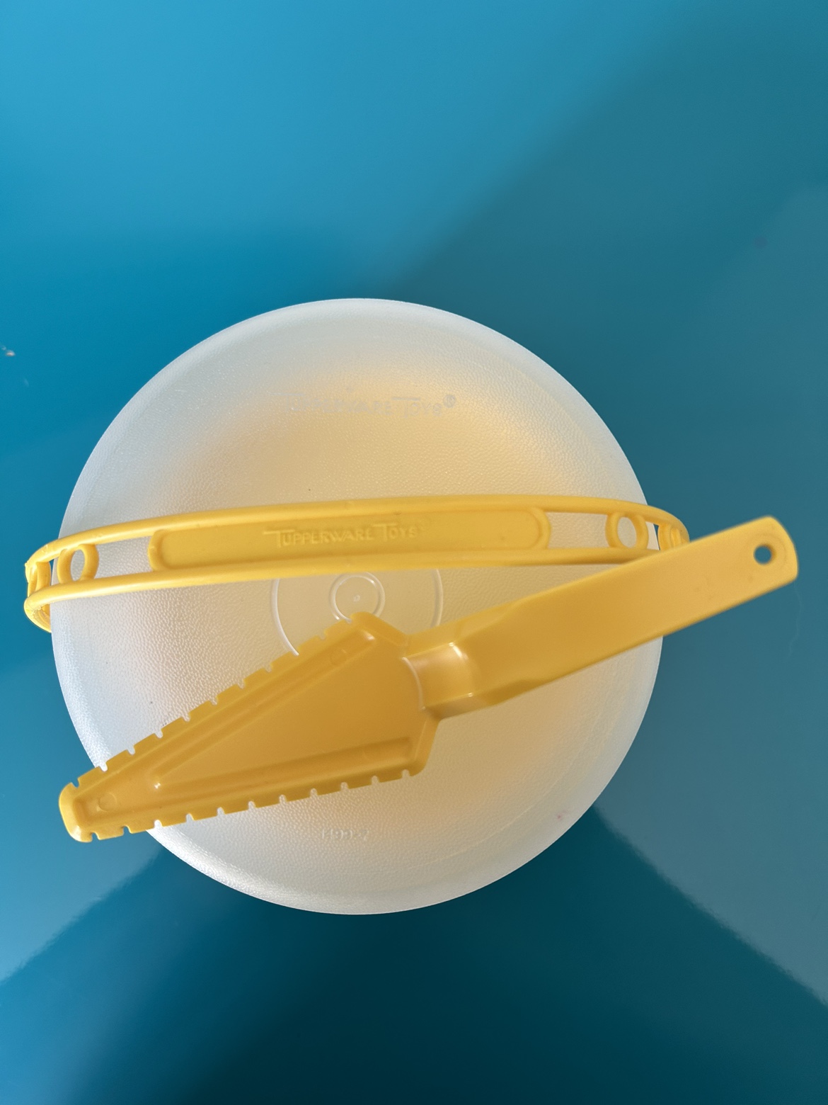 Yellow Tupperware Toys Mini Cake Taker w/ Handle and Cake Server - photo 3