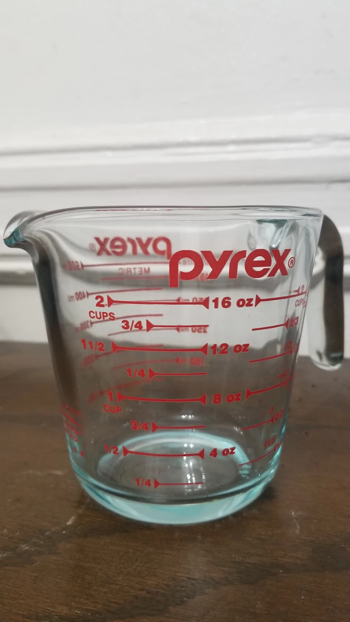 Pyrex measuring cup - 2 cups/500ml
