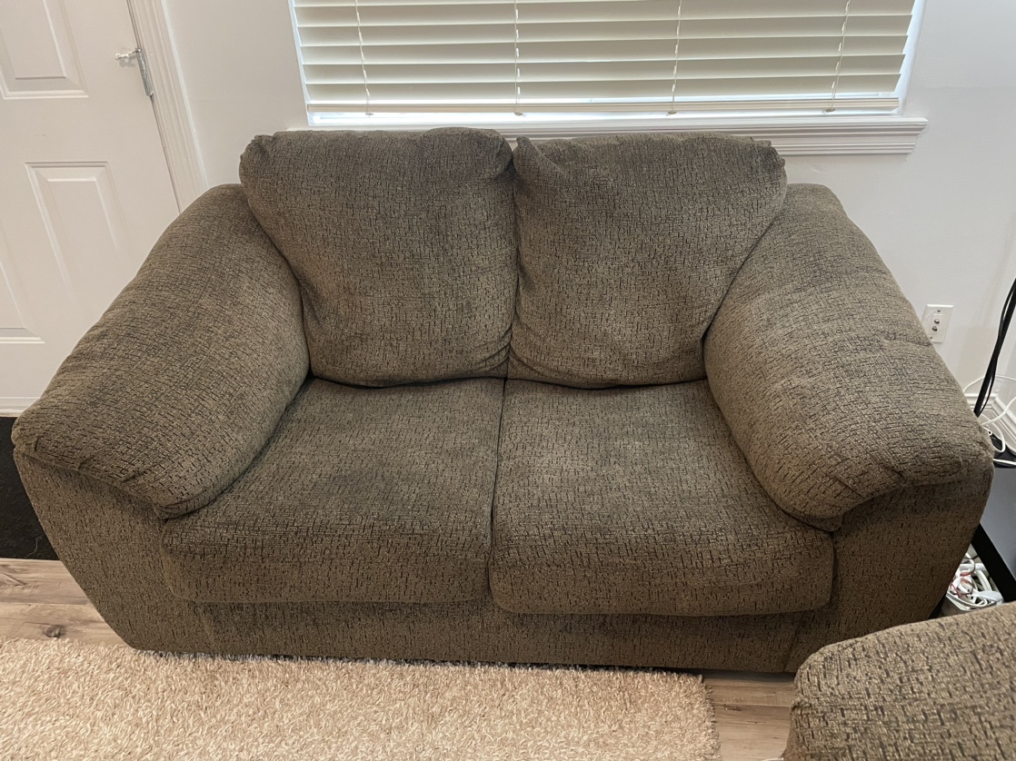 Couch - photo 2
