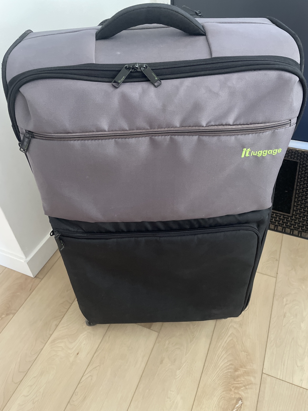 IT luggage suitcase
