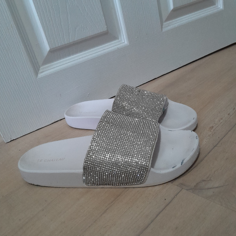 Le Chateau Slide image indicator(3)