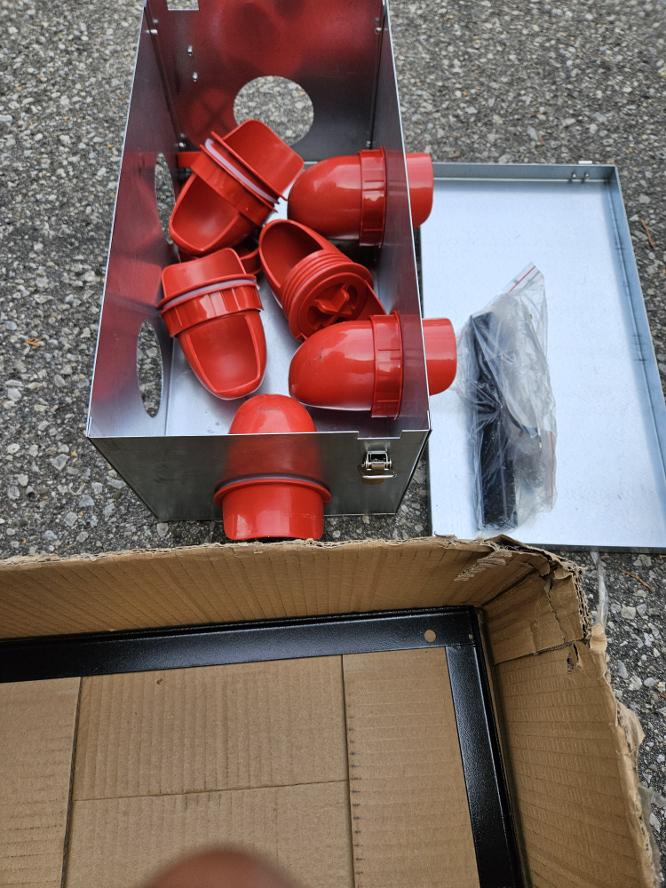 chicken feeder 6pack comes with all attachment thumbnail