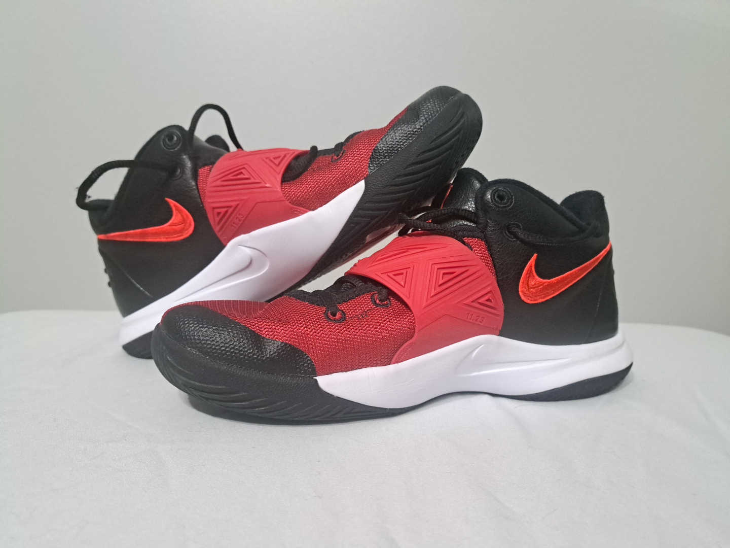 Nike Kyrie Flytrap 3 Zoom Mens Sz 9
