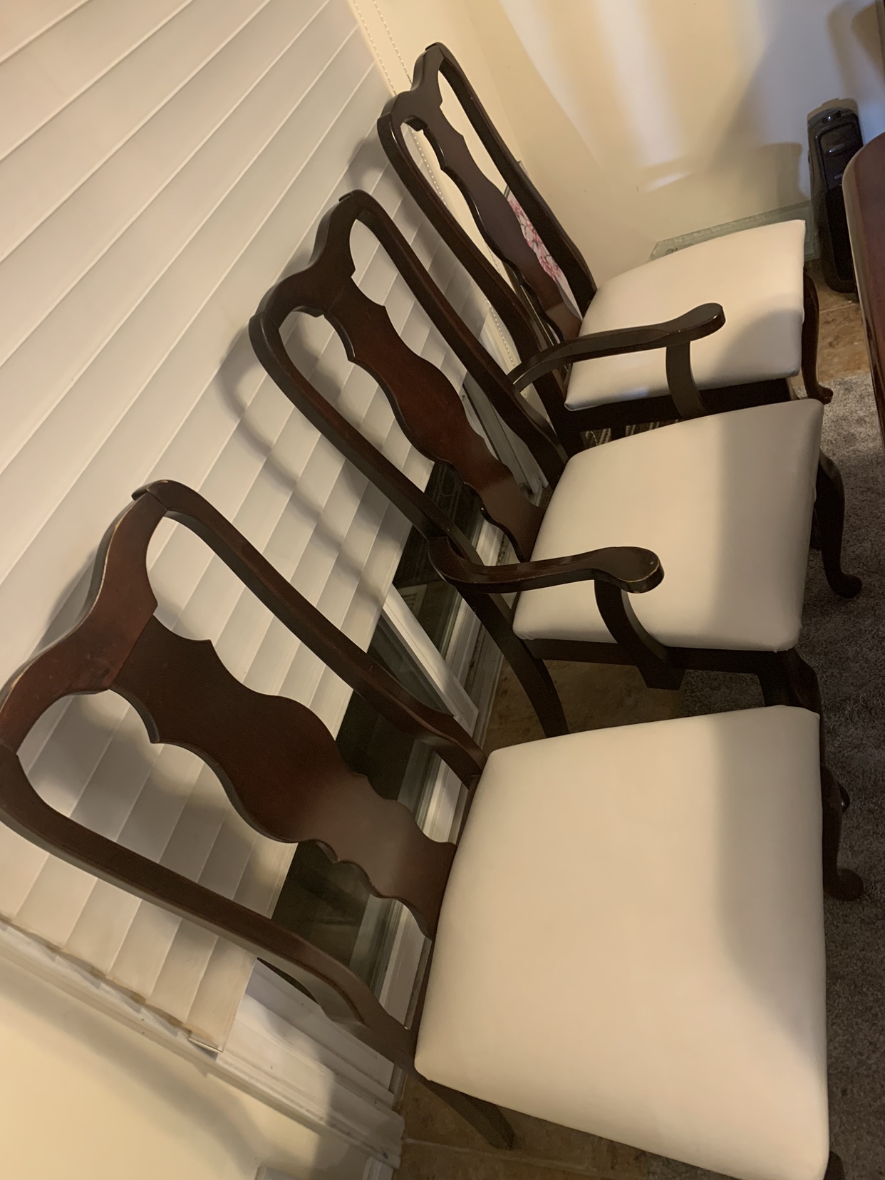 6 Seater solid wood dining table with hutch - photo 3