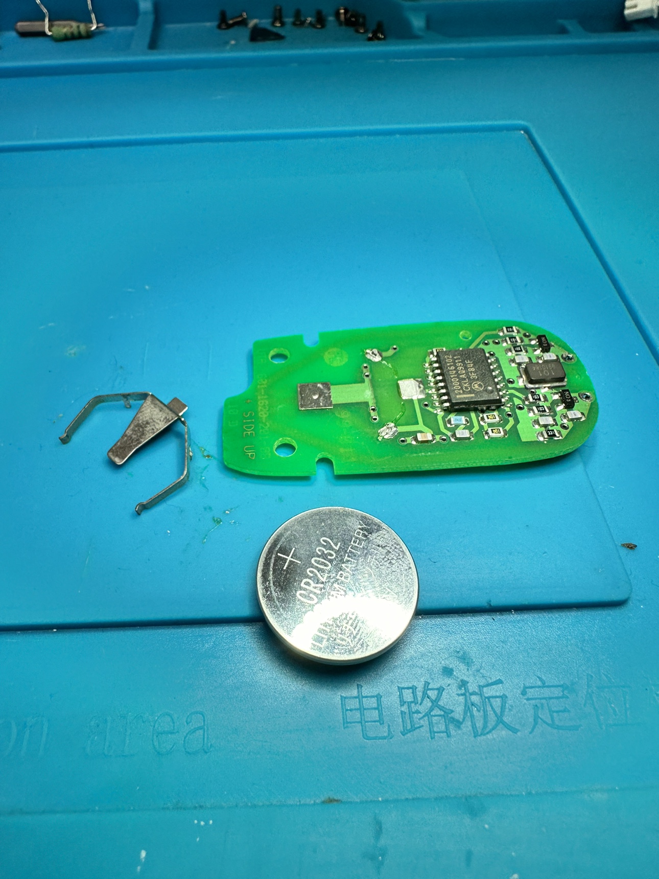 CAR KEY FOB REPAIR AND BATTERY REPLACEMENT thumbnail