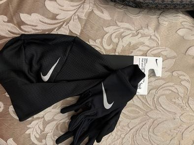 Nike hat and gloves set brand new ! thumbnail