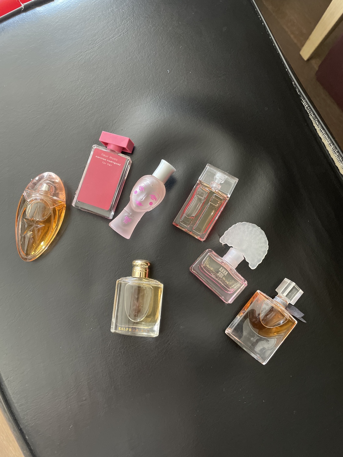 Small mini perfumes thumbnail