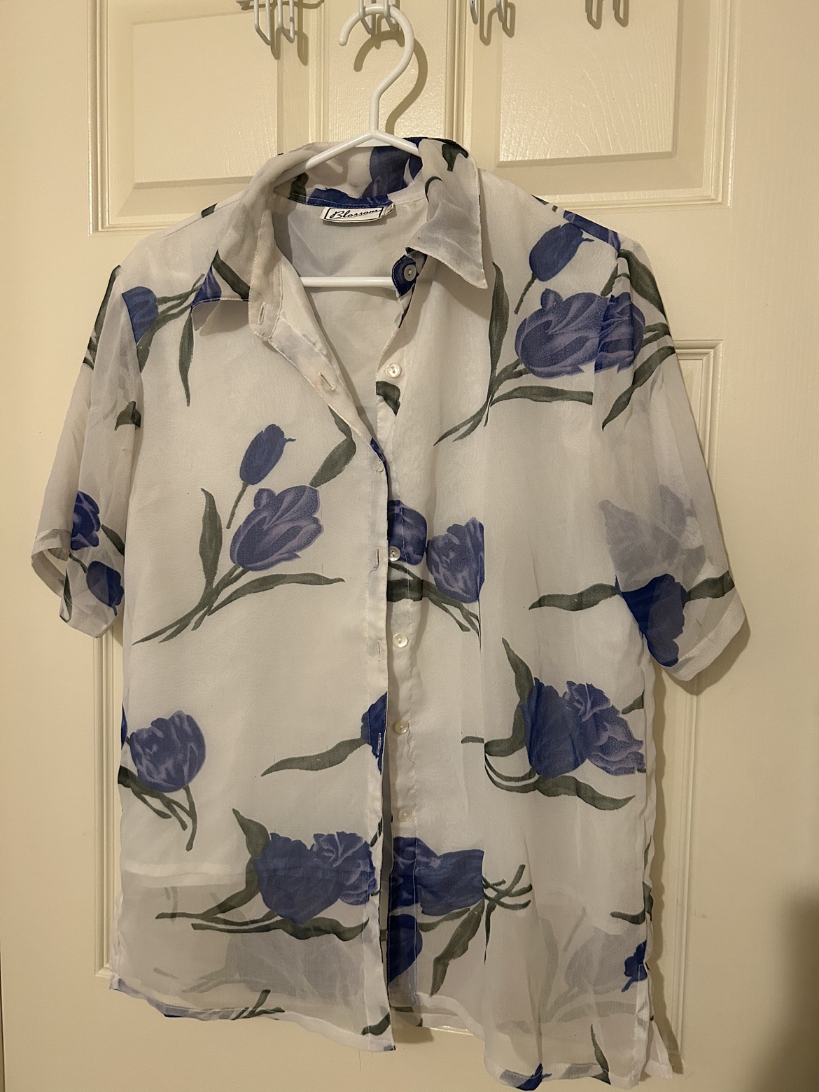 Women’s blouse thumbnail