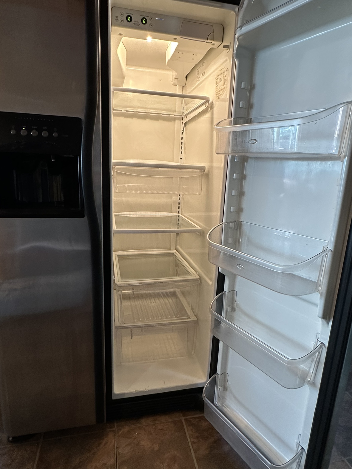 Frigidaire Refrigerator - Model GLHS66EESB4 - photo 5