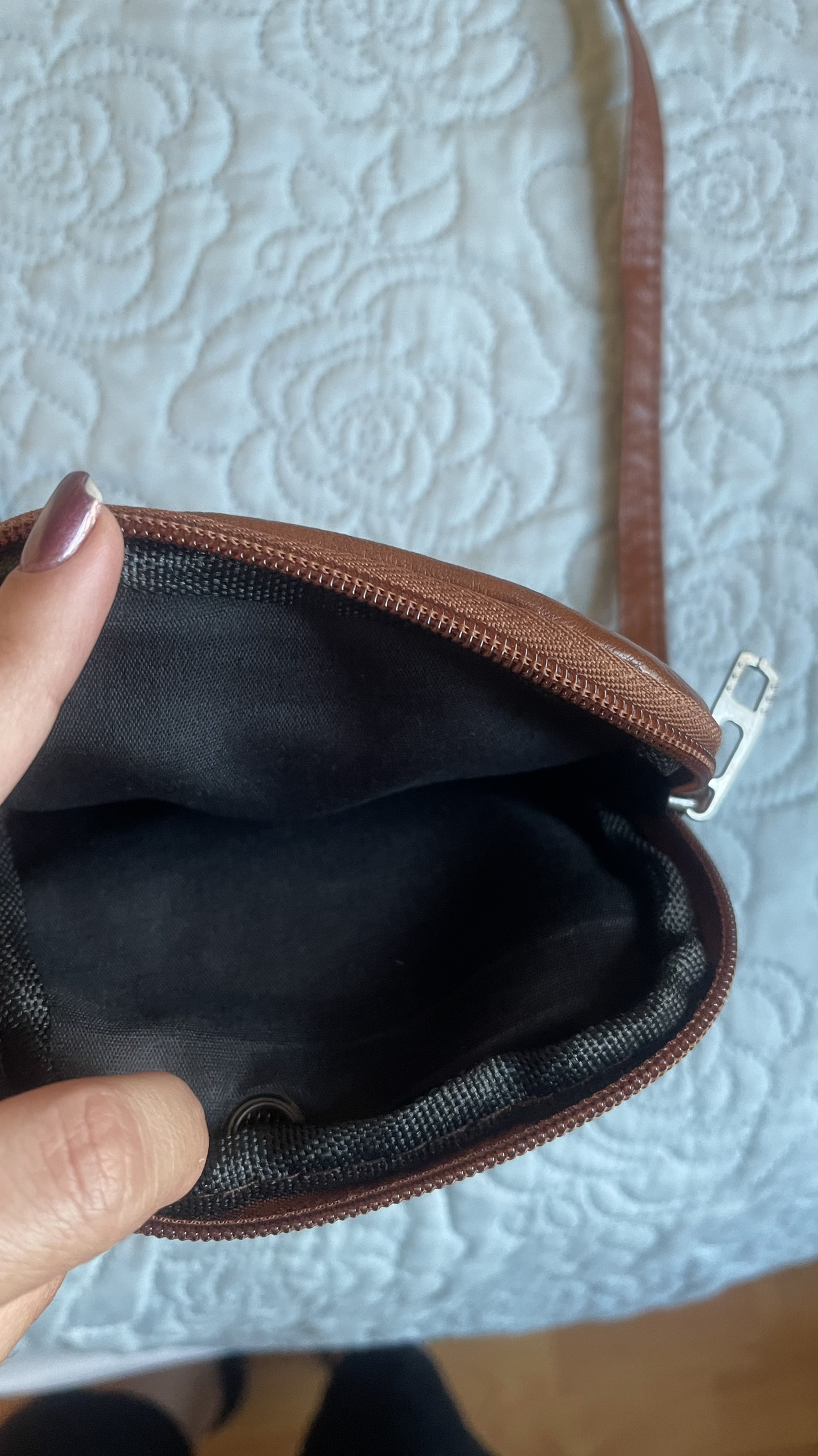 Vegan leather cellphone purse image indicator(7)