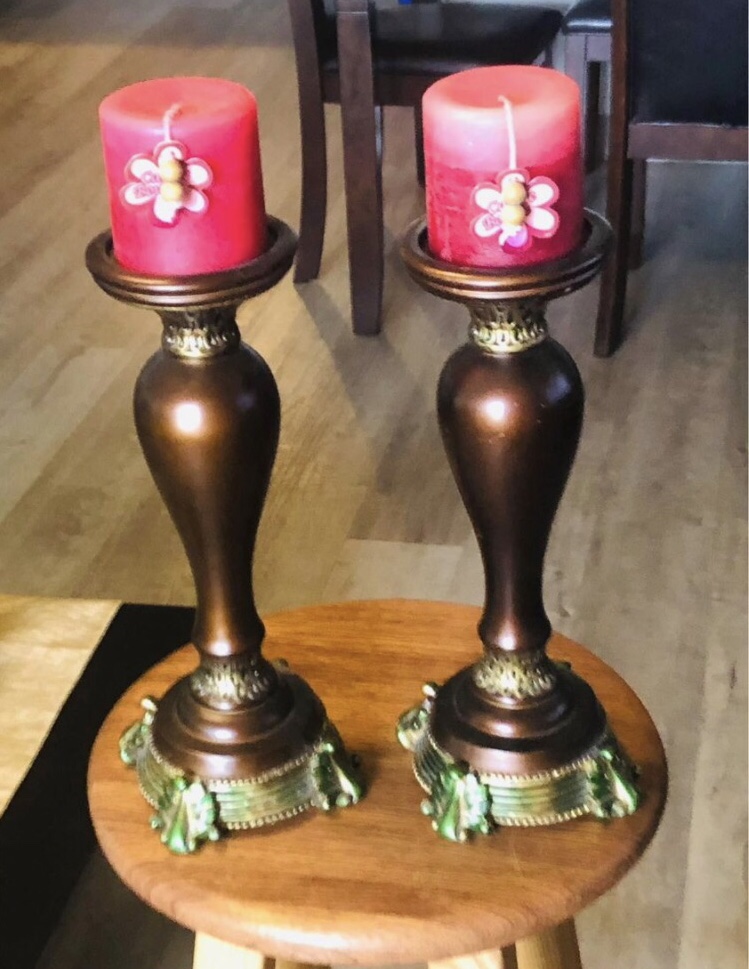 2 Beautiful Wooden Candle Holder with Candles included