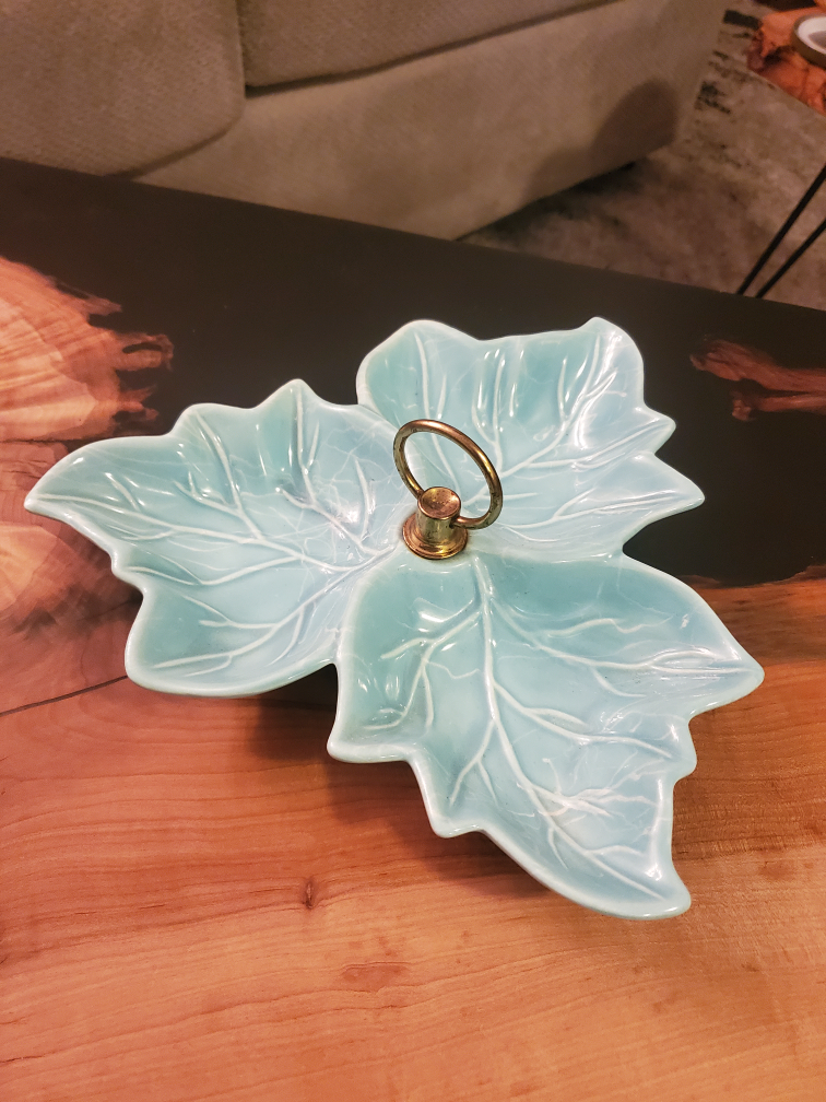 🌞 🌴  'California Pottery' Made in USA . vintage 3-leaf tray