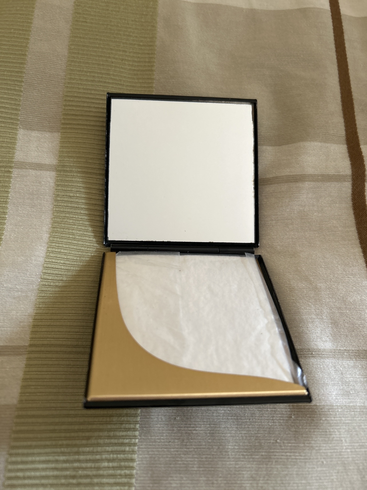 Cosmetic mirror for your purse - photo 2