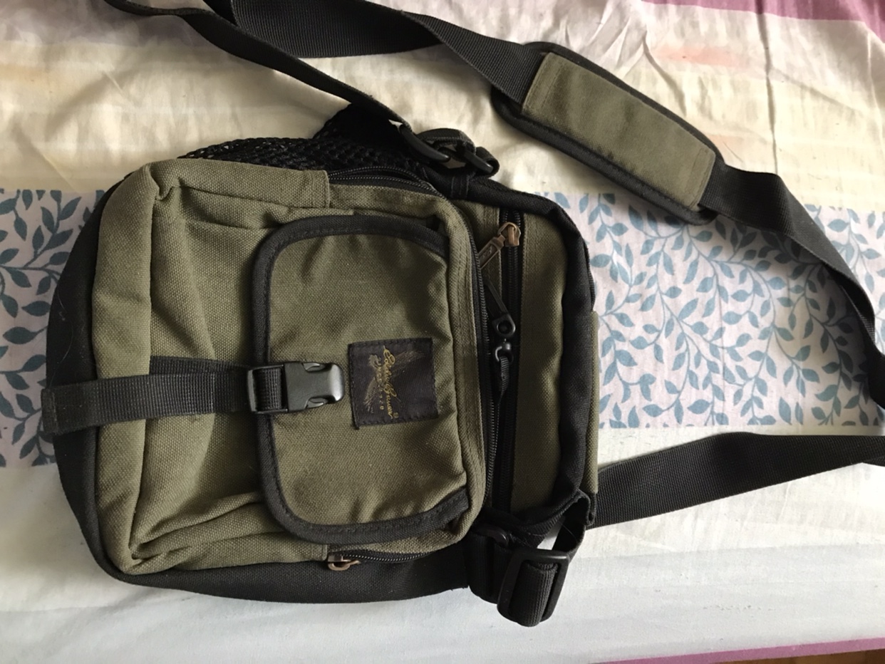 Dark green side bag