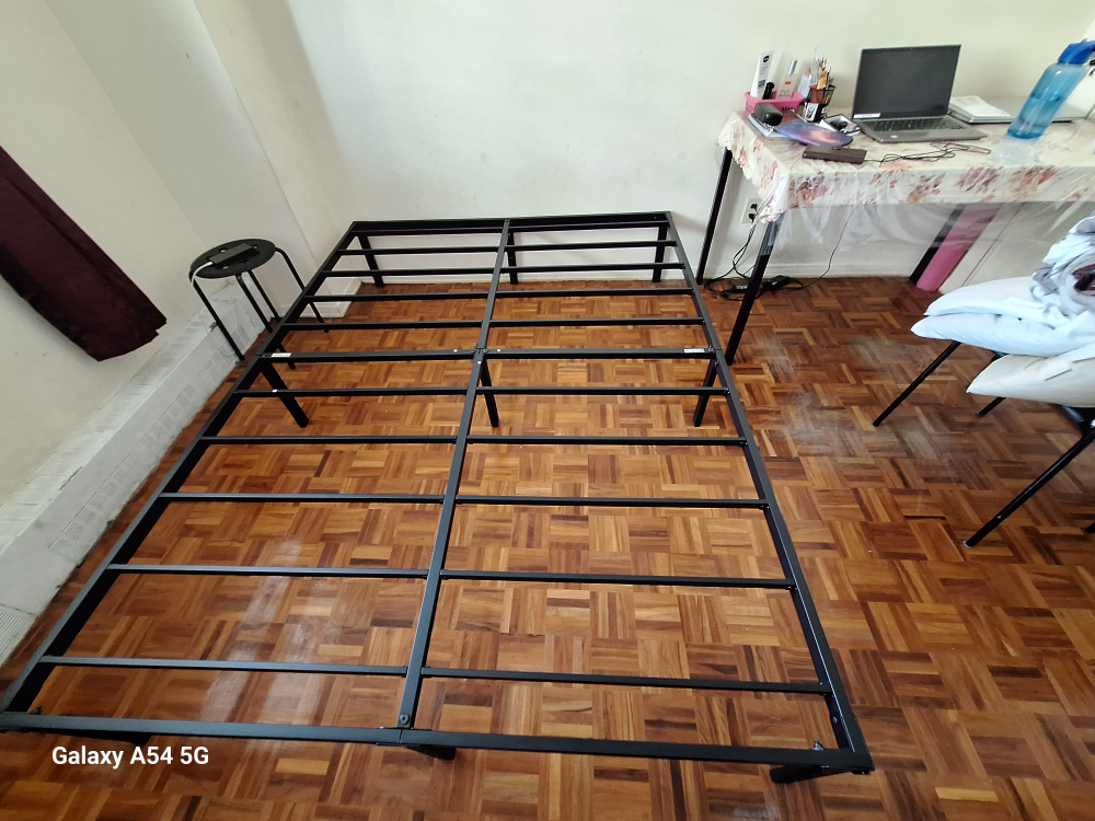 Queen size bed frame - photo 3