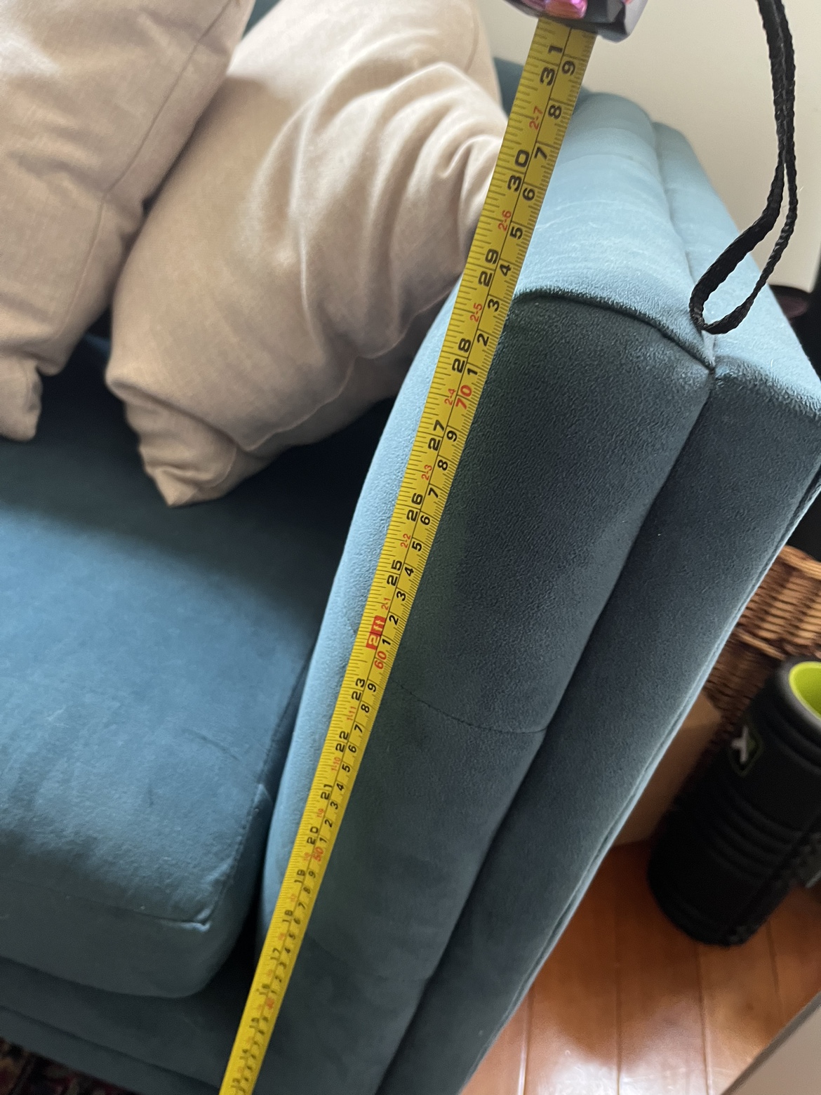 Blue velvet couch - photo 5