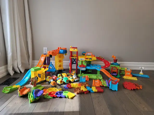 Vtech Park and Go Deluxe Garage playset
