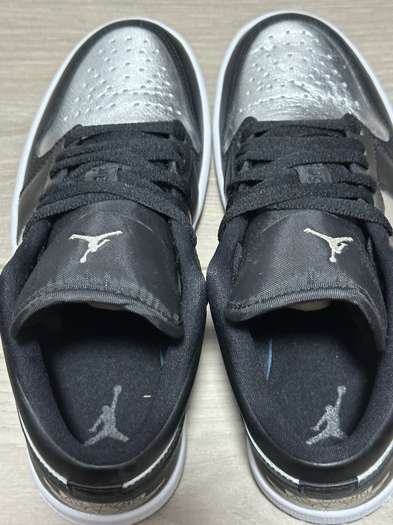 Jordan 1 Low SE Black Metallic Silver - photo 5