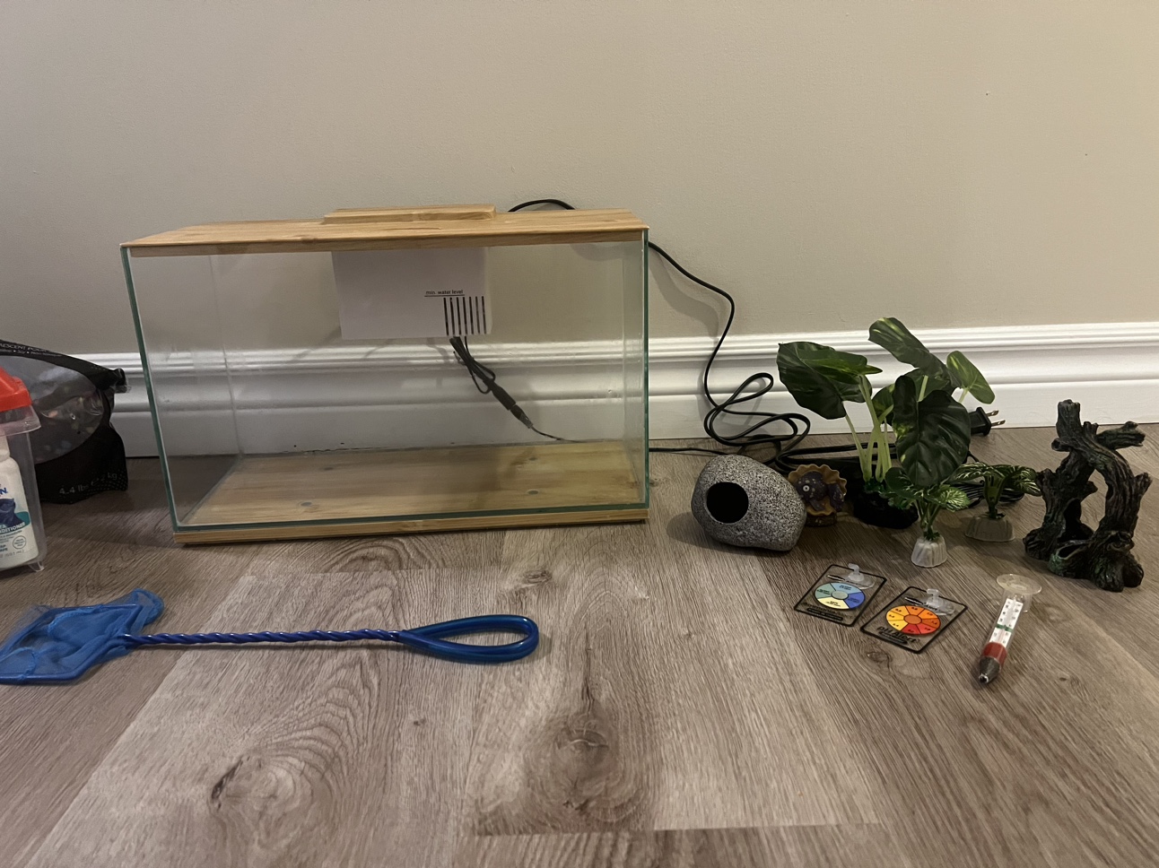 Fish Tank and accessories image indicator(4)