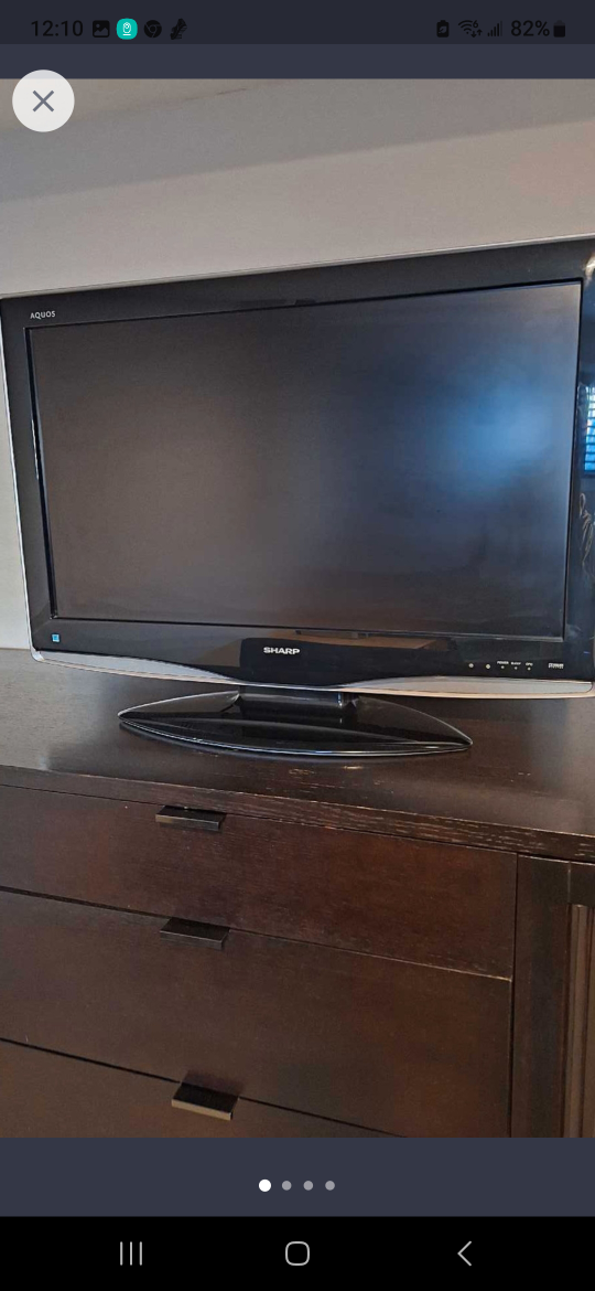 32" Sharp Aquos TV thumbnail