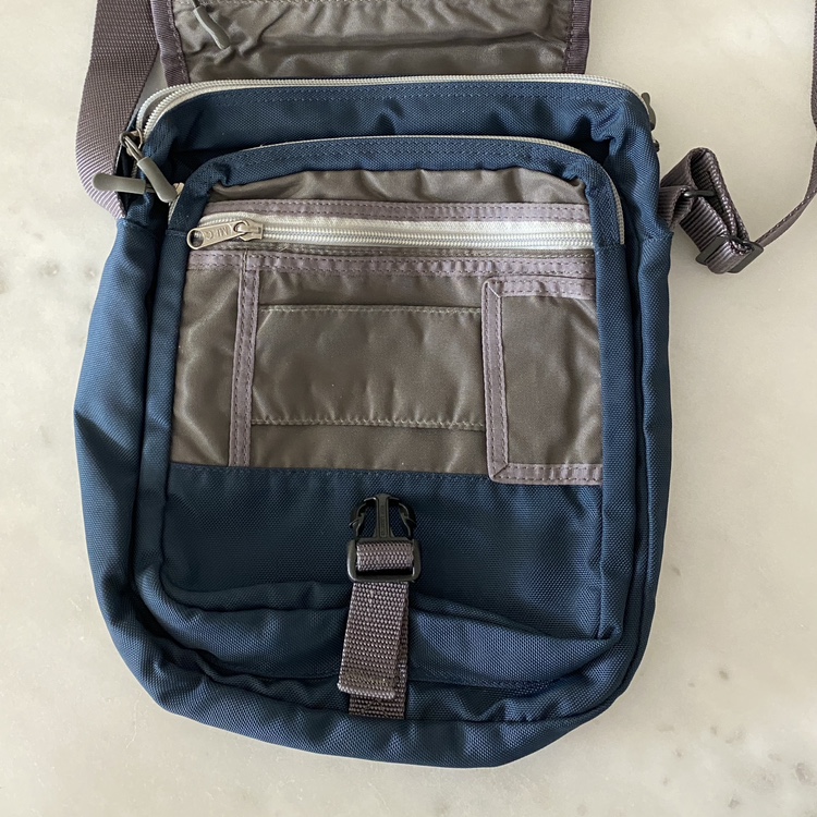 MEC Unisex Crossbody Travel Bag image indicator(6)