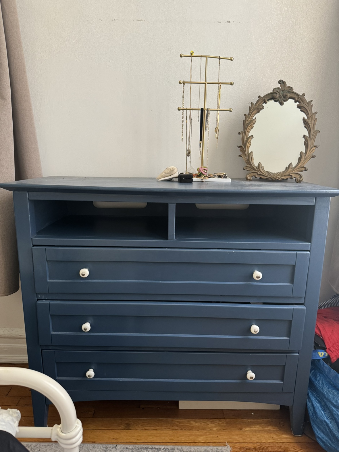 Free furniture and artwork