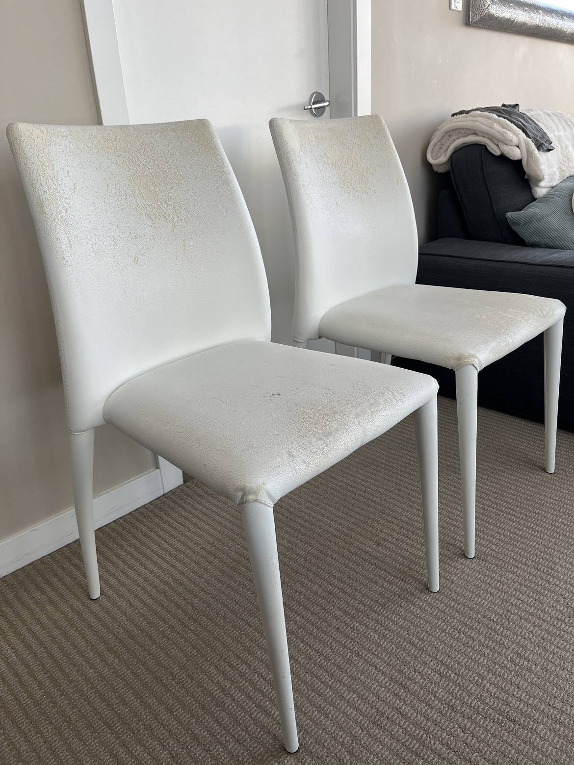FREE chairs from structube ⚽️ thumbnail