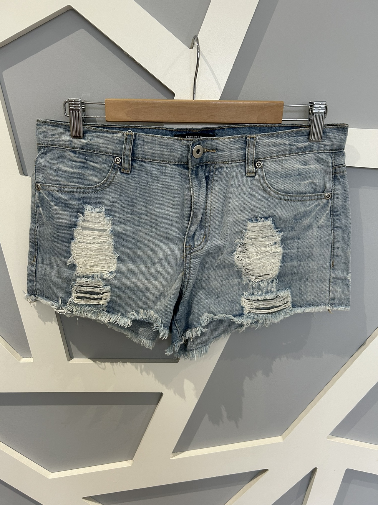 Women’s Shorts image indicator(3)