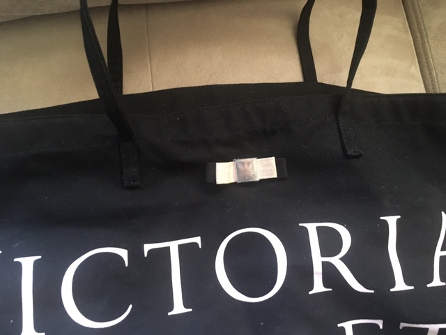 Victoria secret bag excellent/ new condition image indicator(2)