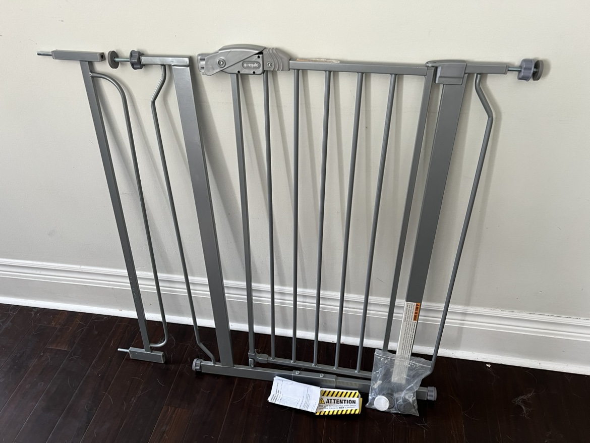 Baby and pet gate