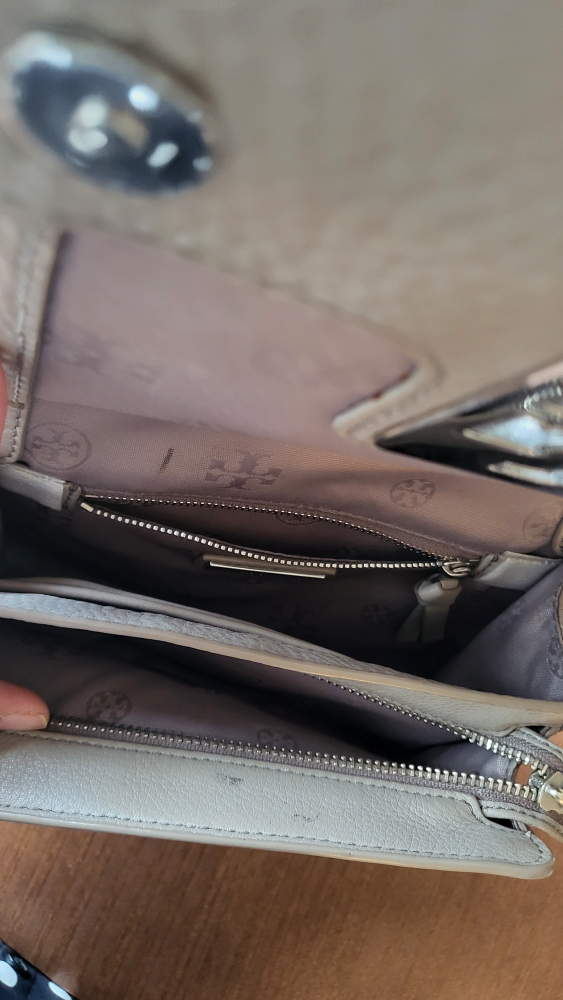 TORY BURCH Chain-Link Leather Crossbody Bag image indicator(5)