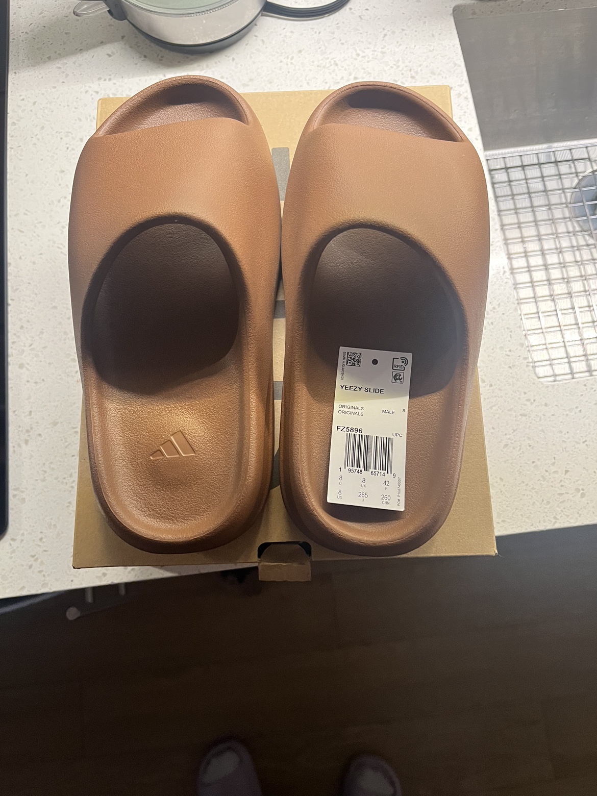 Authentic Yeezy Slides Flax thumbnail