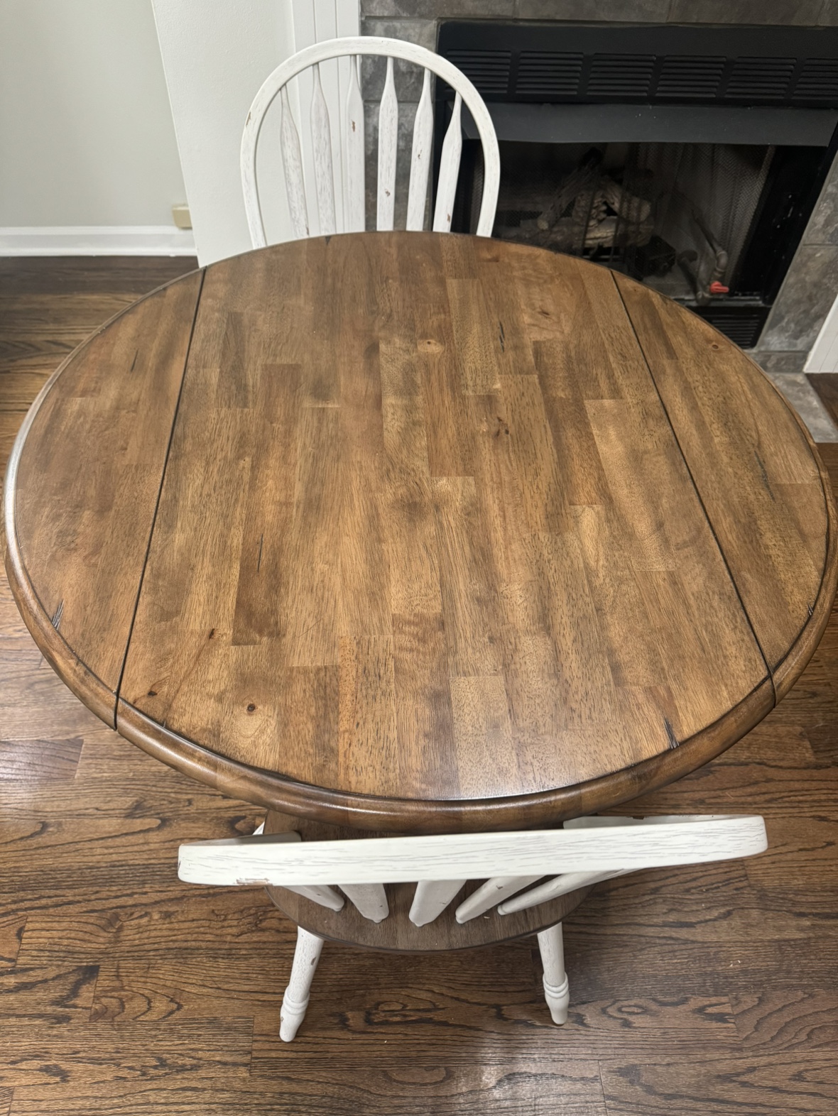 Round adjustable table with 2 Chairs.