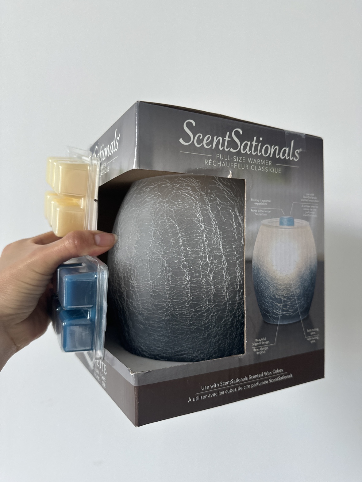 Wax warmer + 2 sets of scented wax cubes thumbnail