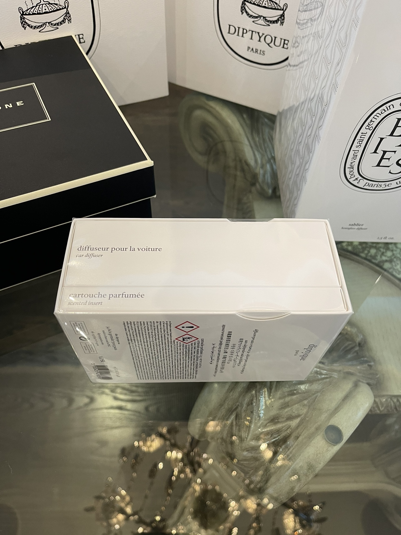 DIPTYQUE 34 BOULEVARD SAINT GERMAIN Car Diffuser and Insert image indicator(2)