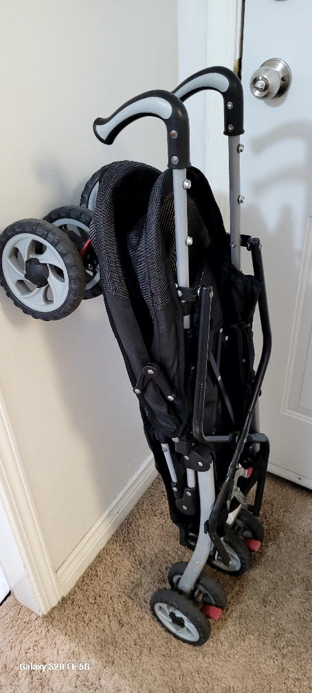 FREE Stroller - photo 3