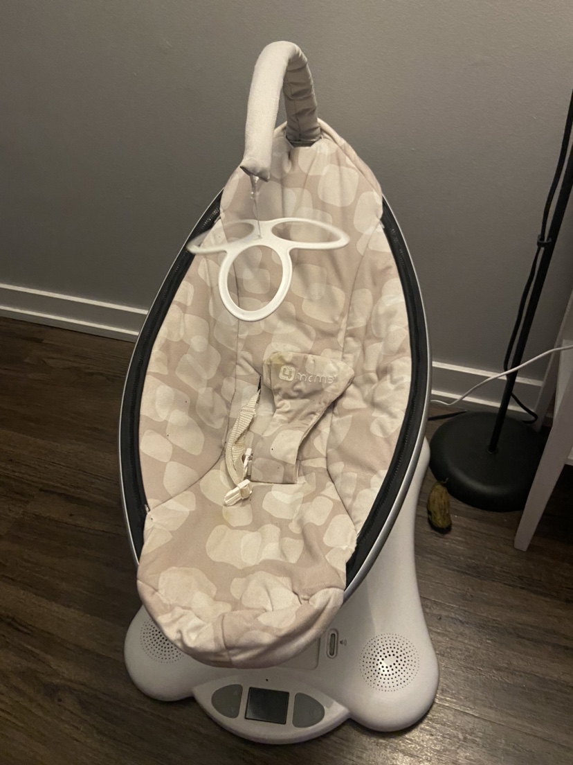 (4 moms - swing - mamaroo 5.0 )it was good condition