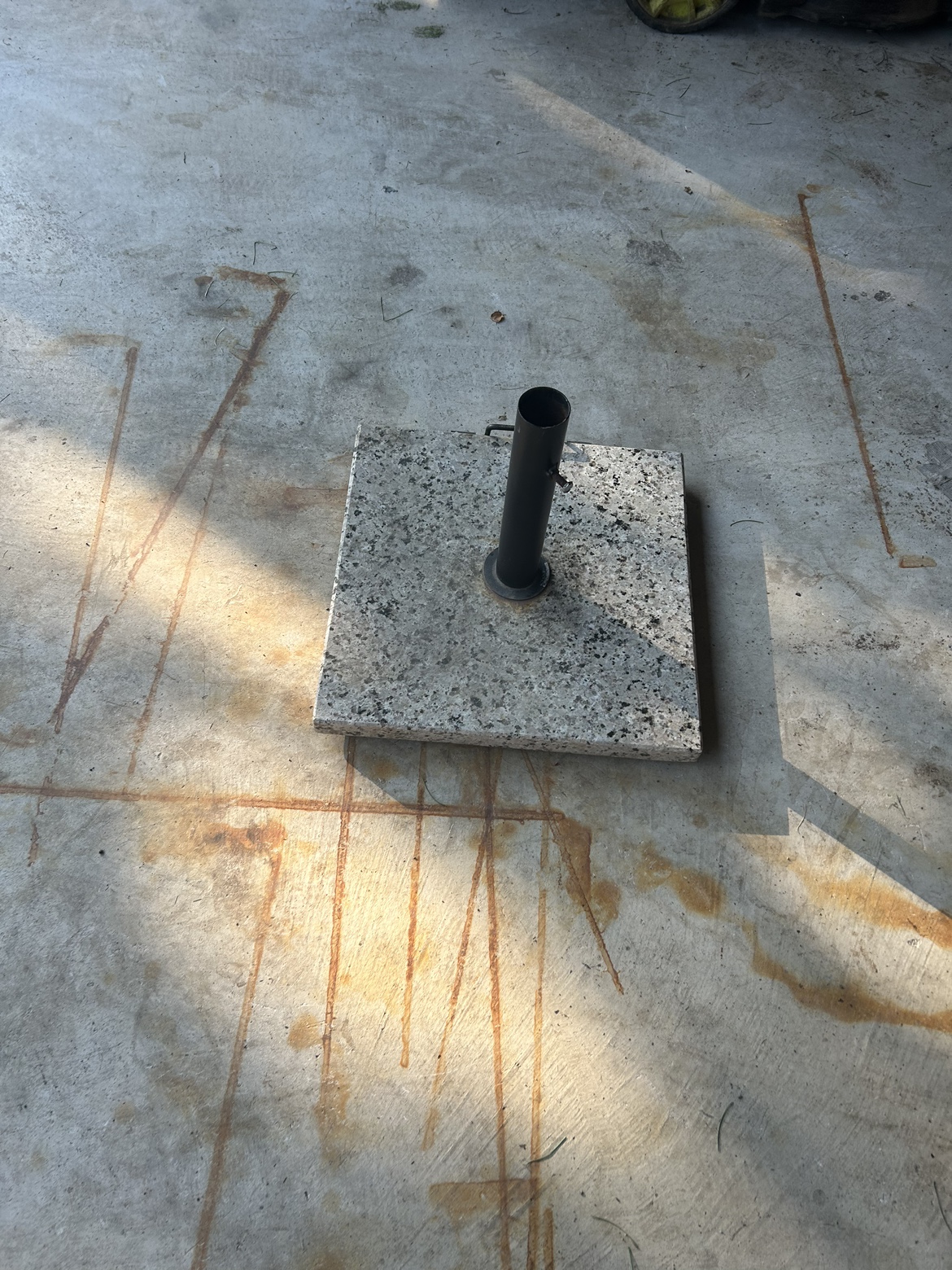 Heavy Duty Patio Umbrella Base on Wheels image indicator(2)