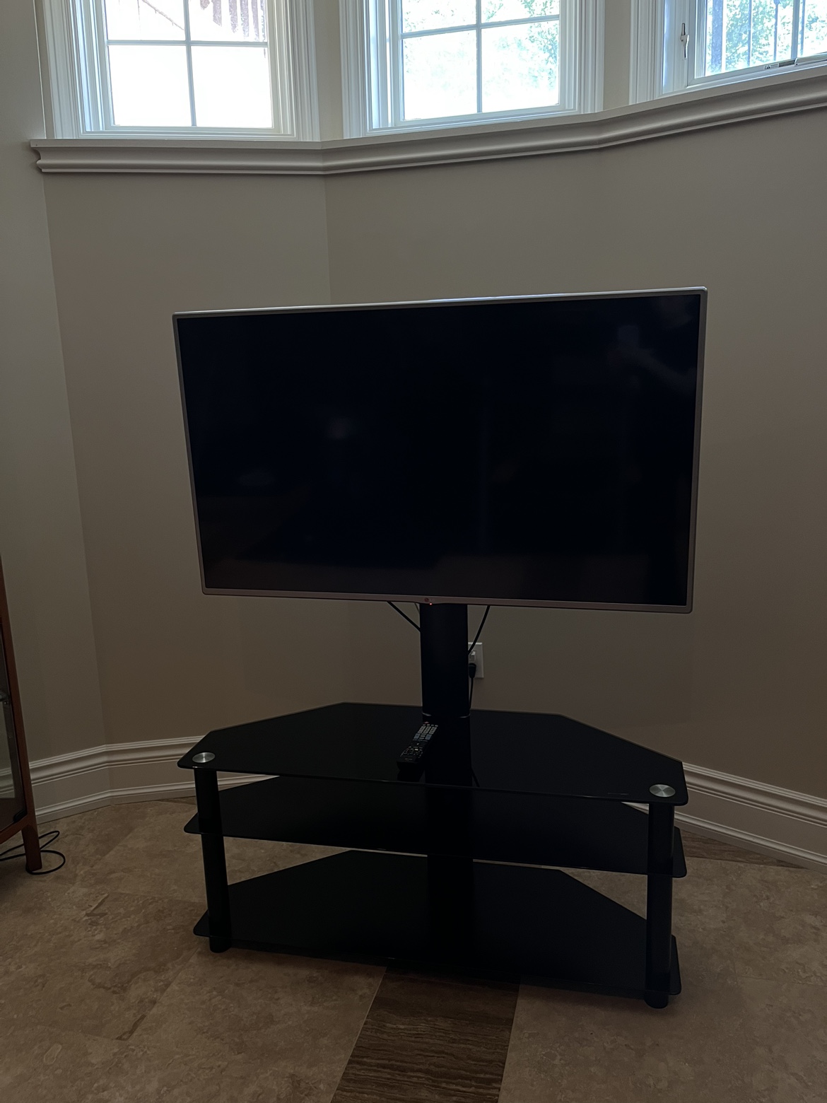 For 3days LG 50-inch smart tv with tv stand - photo 2