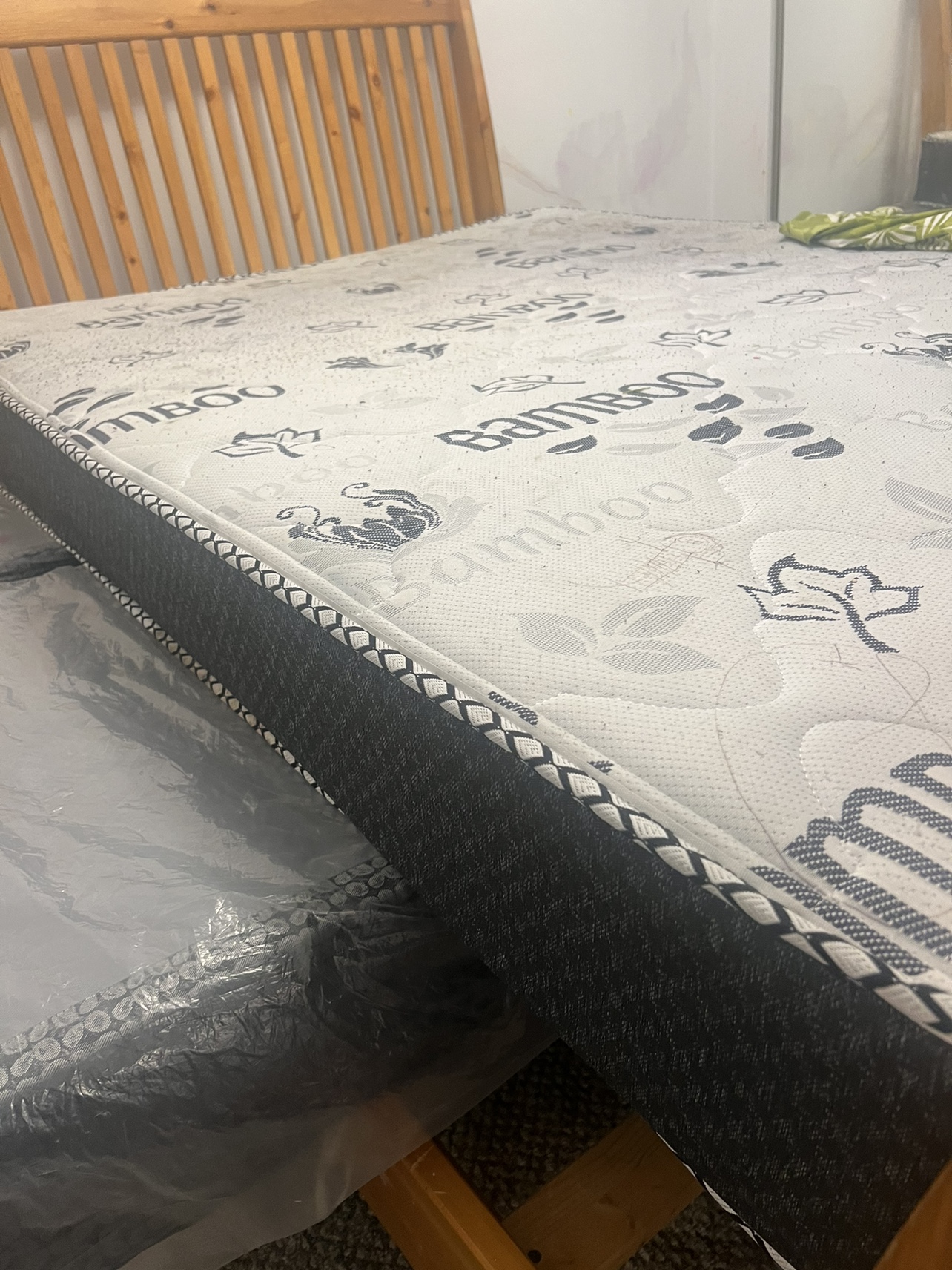 Queen matress / Split box spring - photo 2