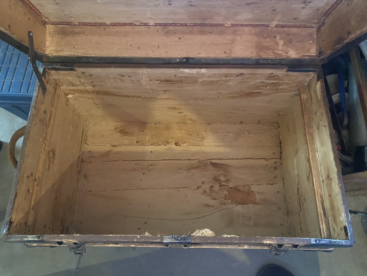 Old trunk - photo 2
