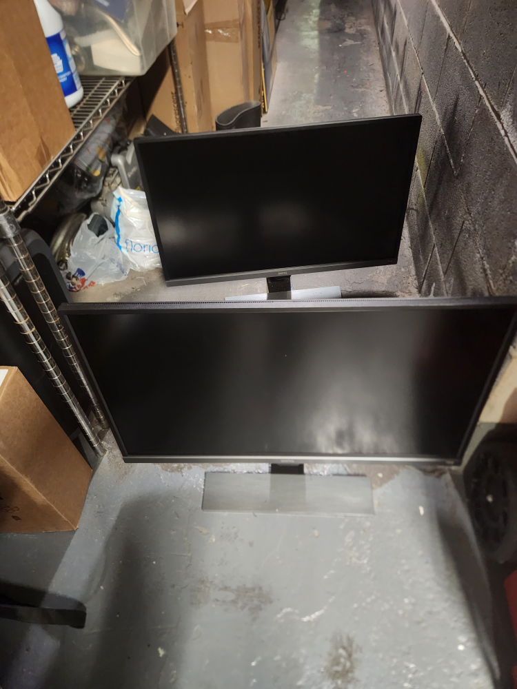Two 32 inch black monitors. Benq brand. - photo 3
