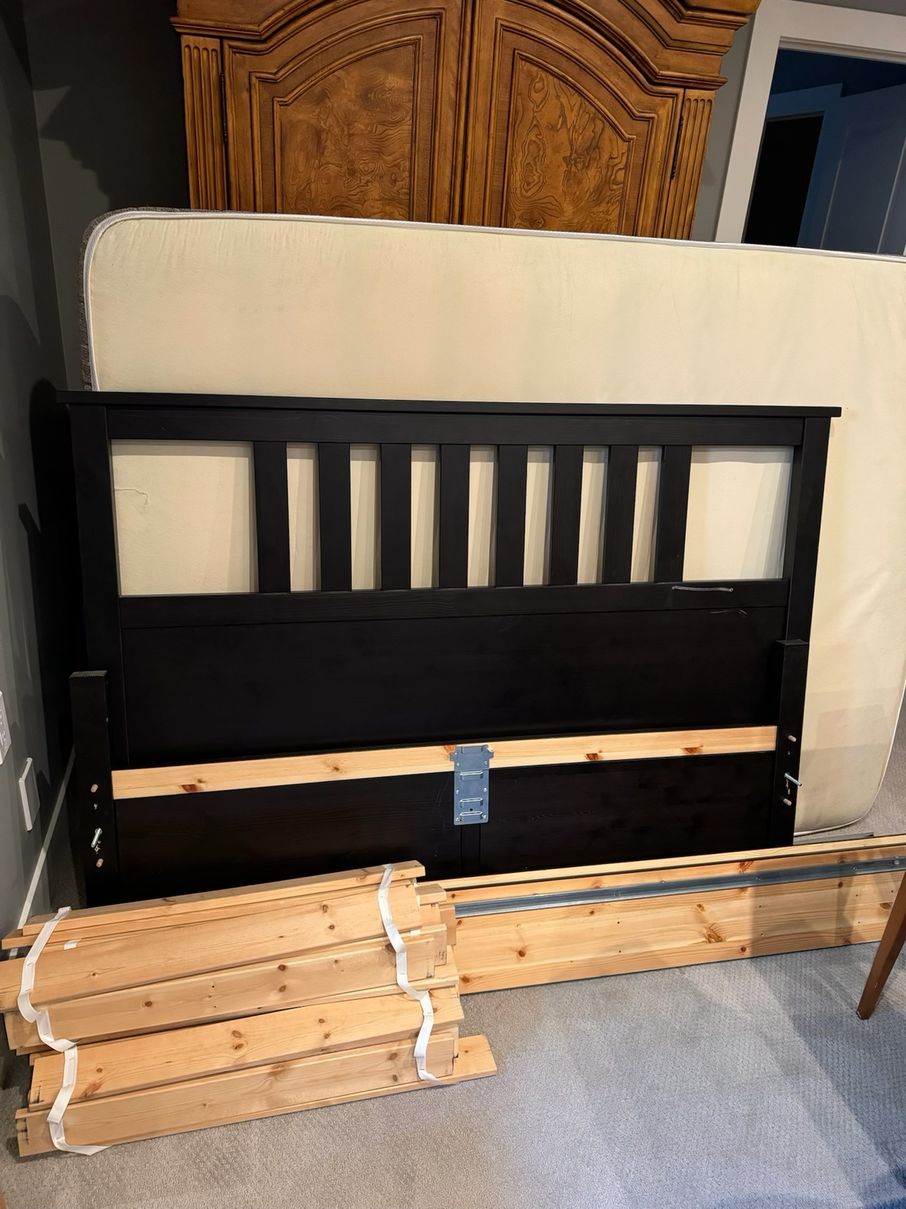 Queen Mattress + Bedframe - photo 4
