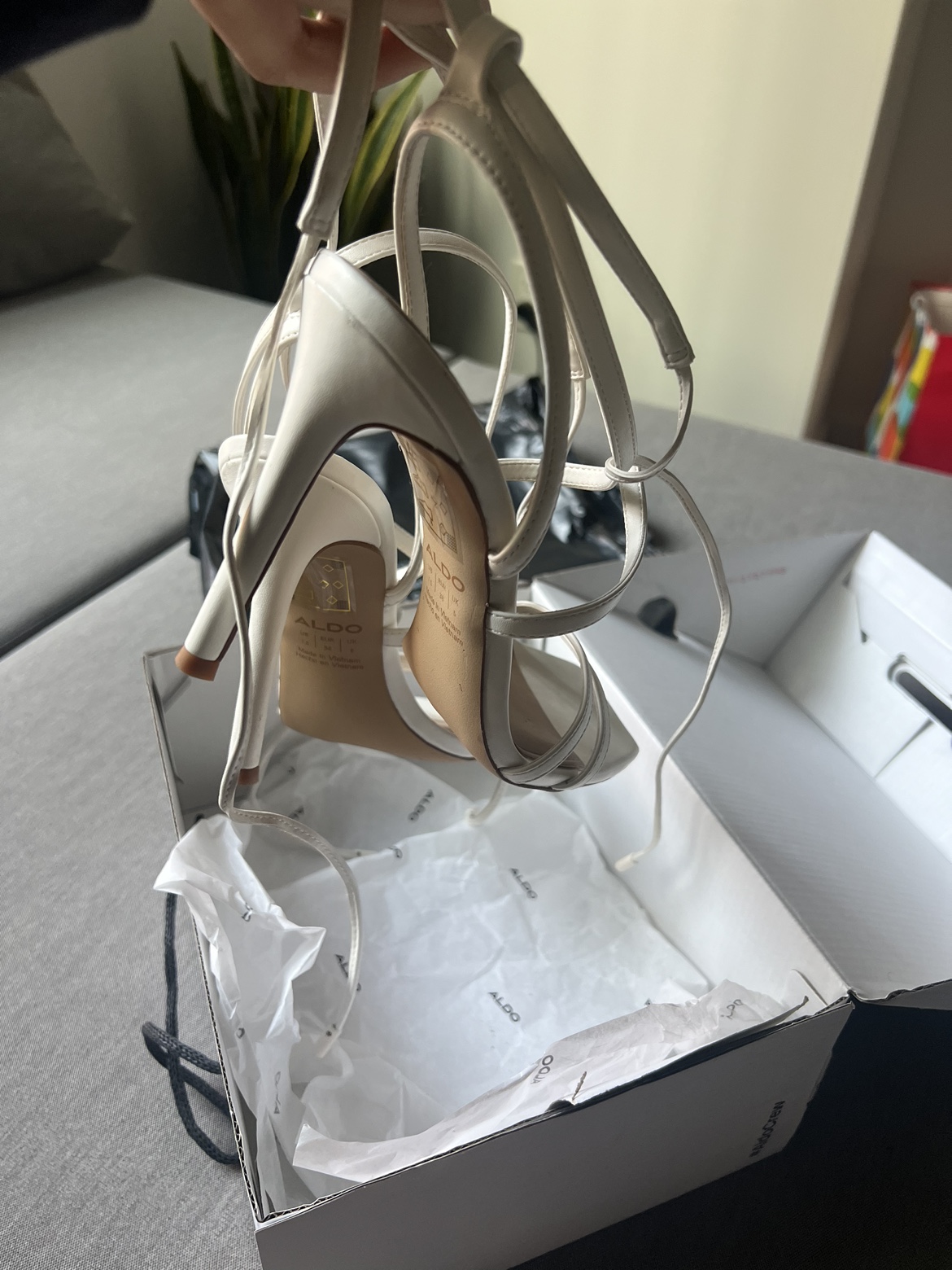 Brand new white heels - photo 3