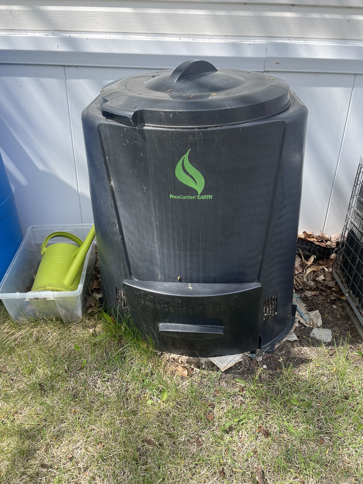 Compost bin