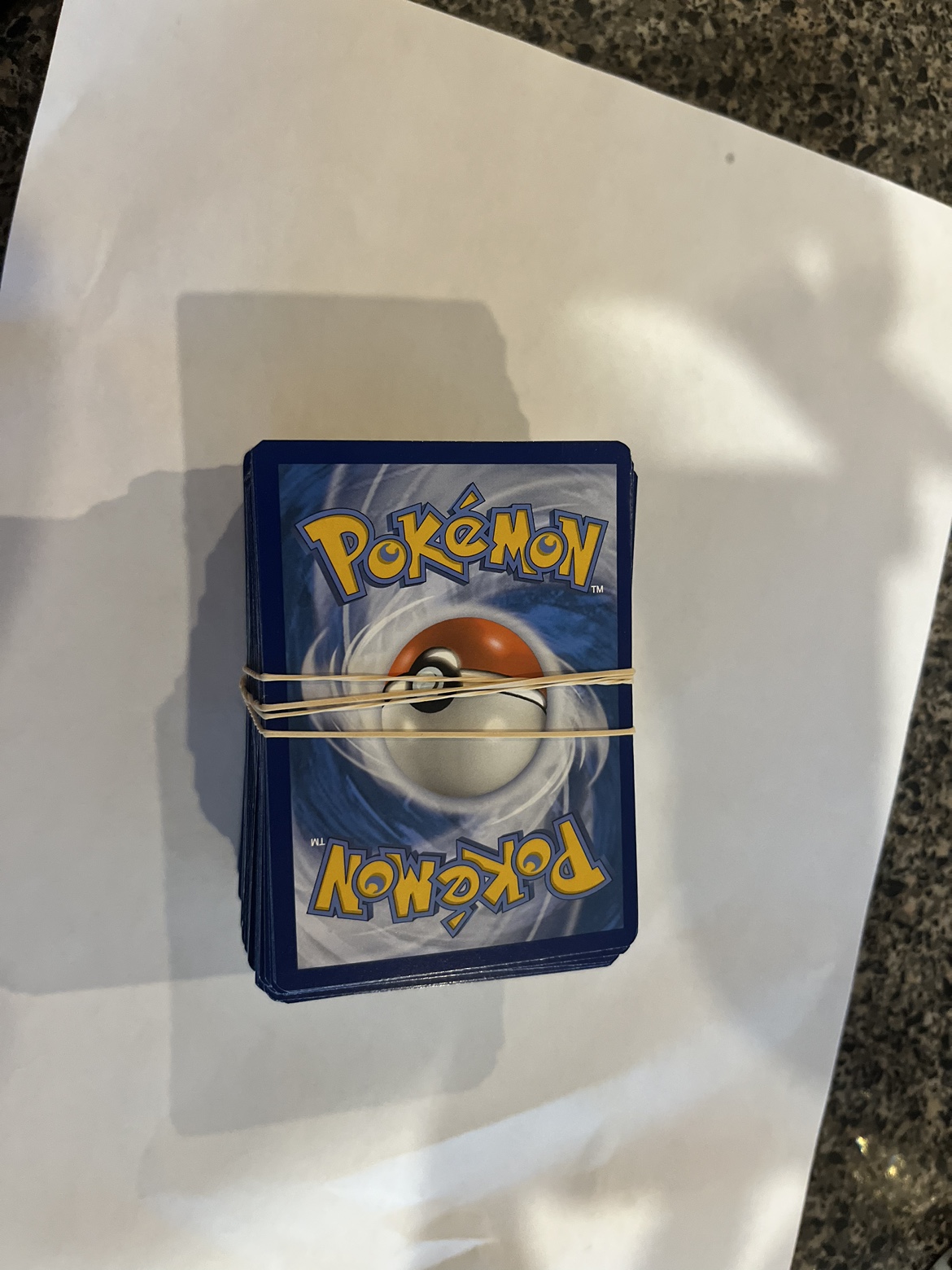 Lots of pokémon cards
