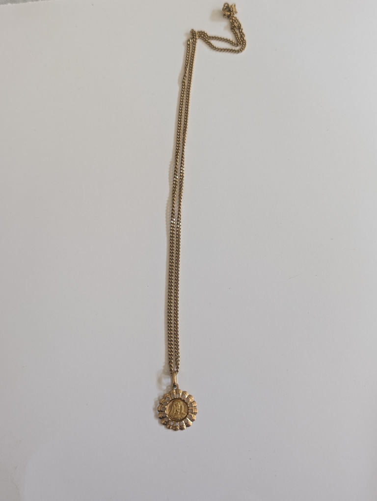 Solid 18 Karat Gold Mother Mary Necklace - photo 2