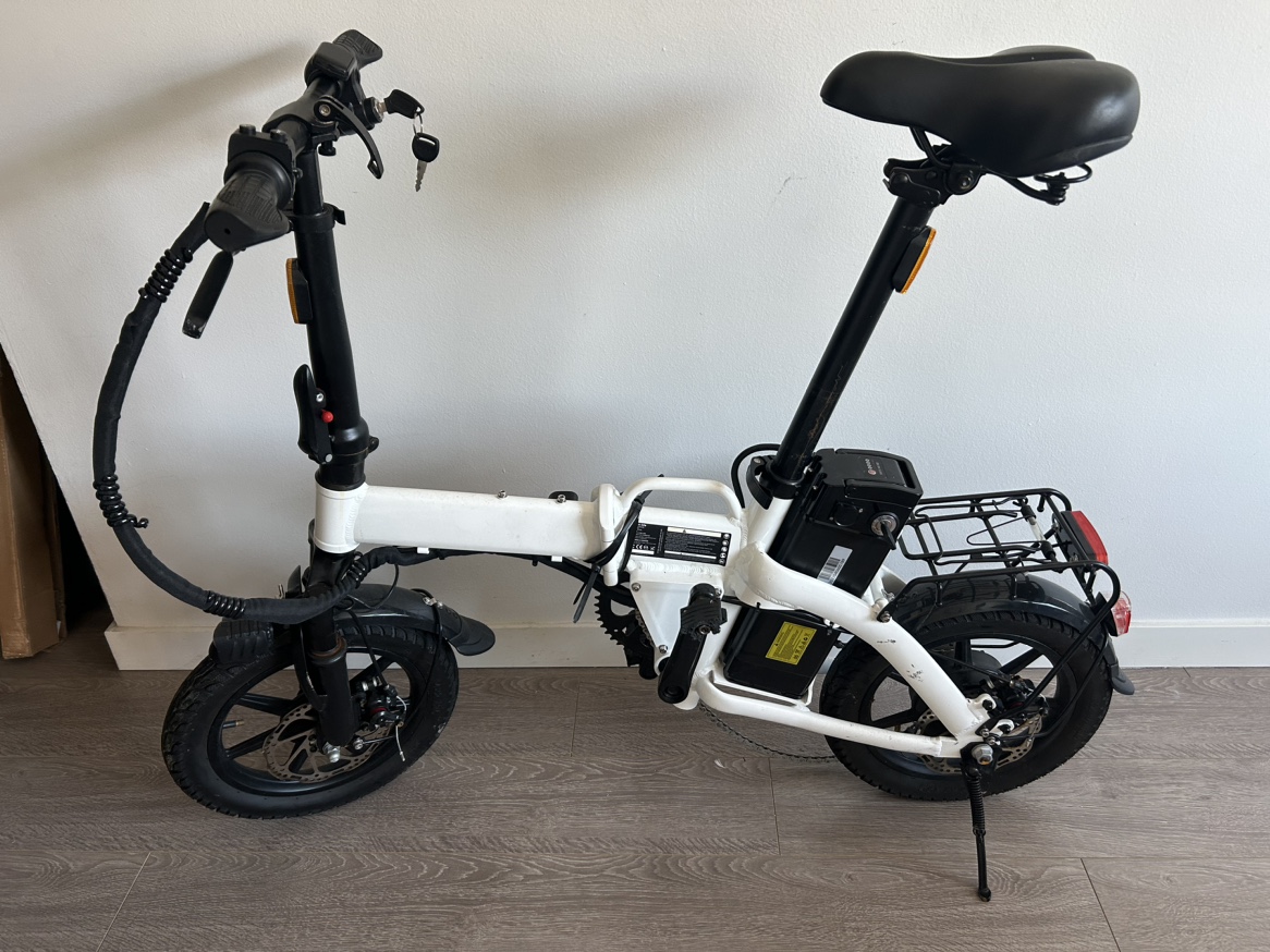 Foldable electric bike (needs repairs, see description)