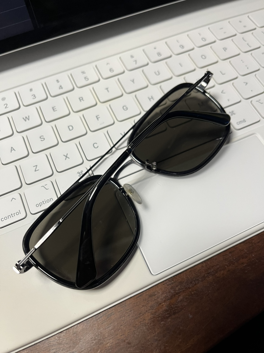 Police sunglasses image indicator(2)