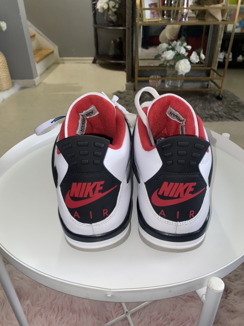 Selling Jorden 4 fire red 2020 SIZE 11.5 - photo 4